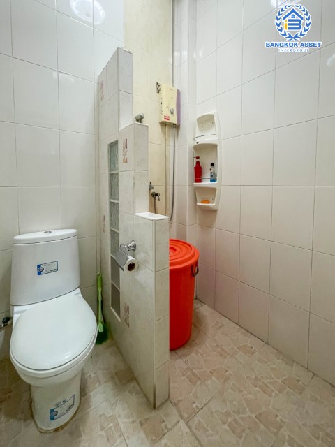 *****ทาวน์เฮ้าส์มือสองย่านนนทบุรี ม.พิชาดา บ้านกล้วย-ไทรน้อย เนื้อที่ 16 ตร.ว. ฟังก์ชัน 2 ห้องนอน 2 ห้องน้ำ บ้านพร้อมอยู่ ตกแต่งใหม่ บนทำเลแห่งการเดินทาง เพียง 20 นาทีก็ถึงรถไฟฟ้าสายสีม่วง "สถานีคลองบางไผ่" ใกล้ทางด่วน "ศรีรัช"